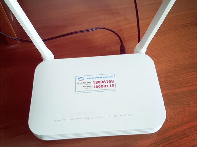 Số điện thoại nh&agrave; mạng được d&aacute;n tr&ecirc;n router